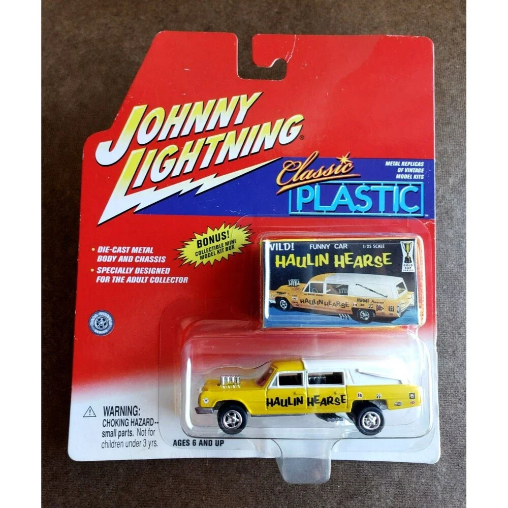 2001 Johnny lightning WILD! HAULING HEARSE Yellow CLASSIC PLASTIC Funny Car 1:64